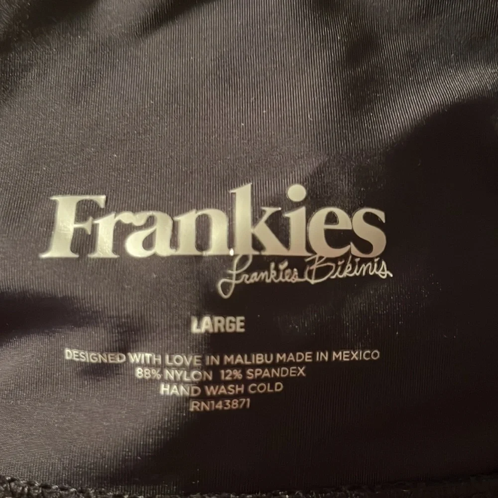 Frankies Bikinis Aleisha Eco Black Bikini Swim Top Size Large